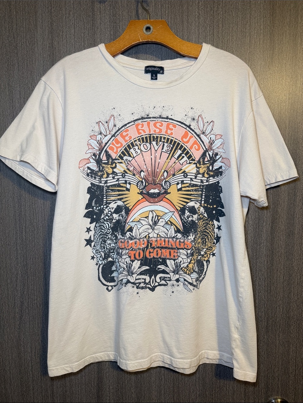 Originality Women's Good Things To Come Boho Graphic Tee Size Small NWOT